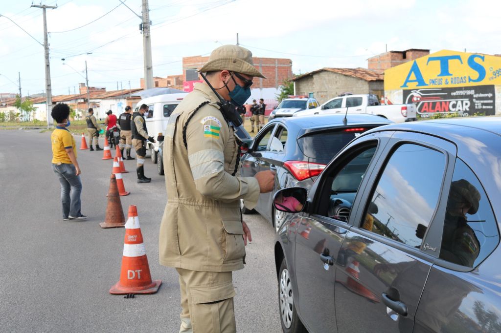 Prefeitura abre Semana Nacional de Trânsito com blitz educativa na avenida Paulo Figueiredo - SMTT Aracaju